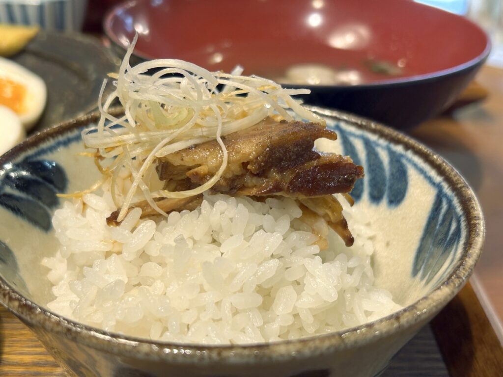 ご飯に乗せた豚の角煮