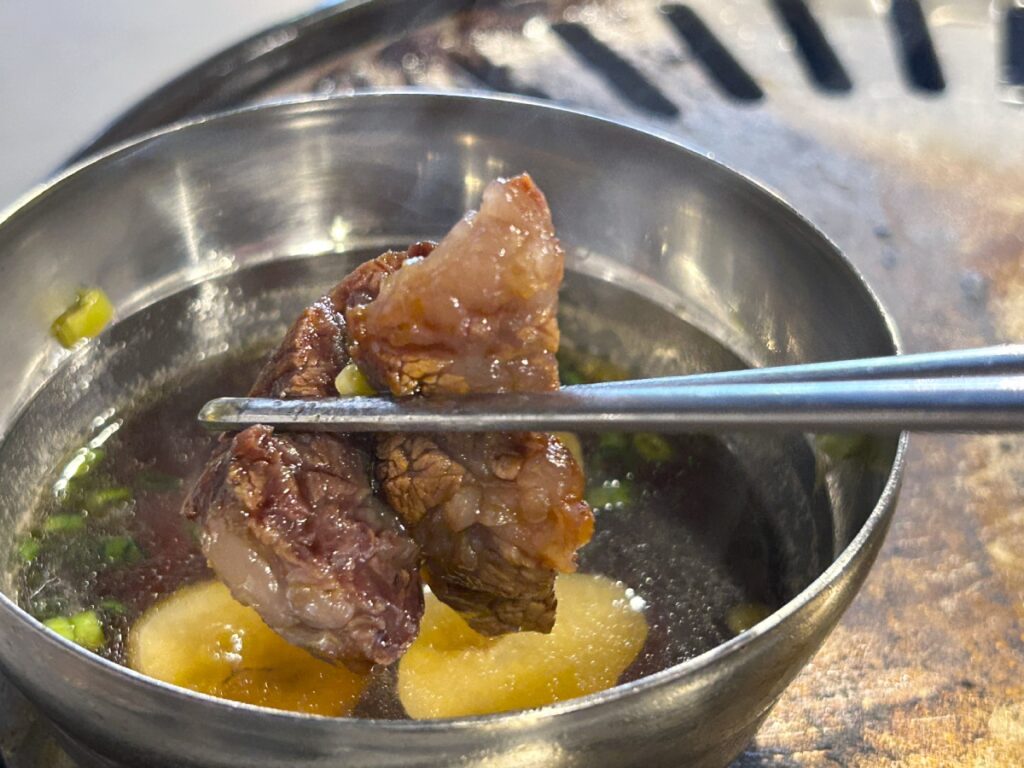 煮込みダレで煮込んだカルビ