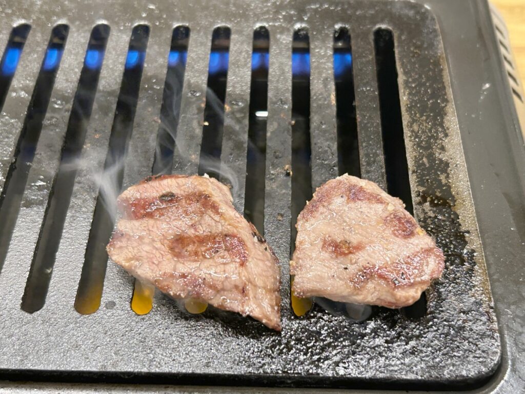 焼いているネクタイ