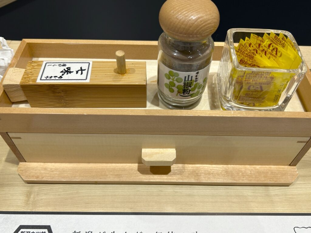 卓上の調味料達