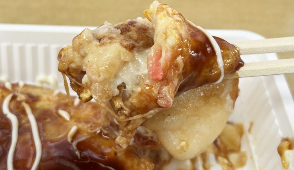 お箸で持ち上げたぺちゃ焼き