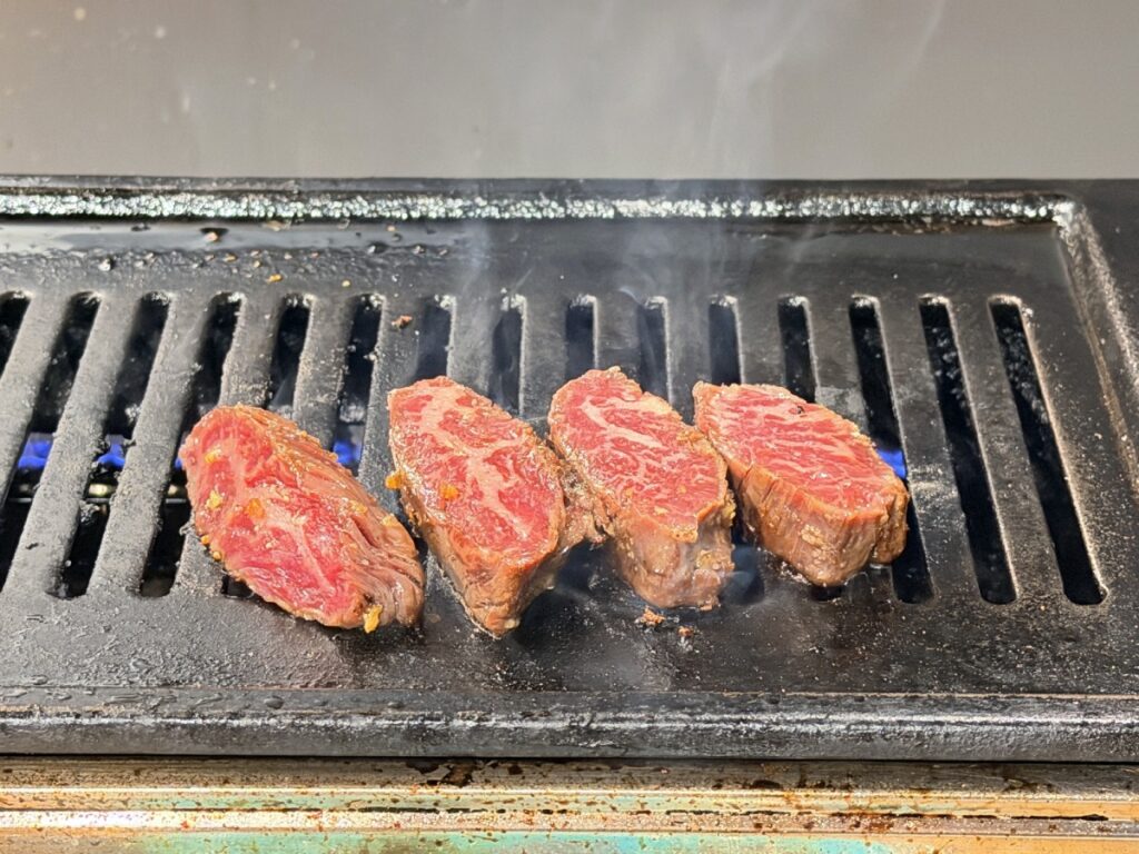 焼いている豪快はらみ