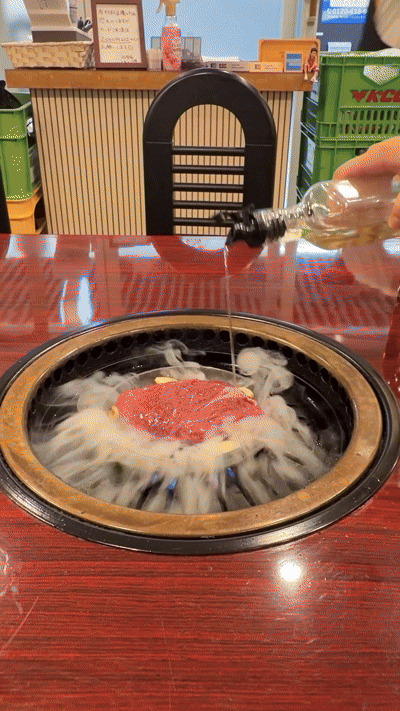 卓上でフランベしているシャトーブリアン