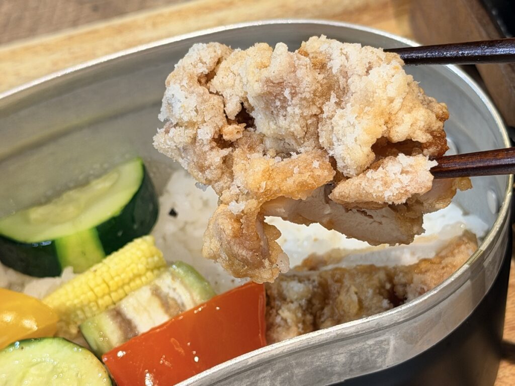お箸で持ち上げた山賊焼き