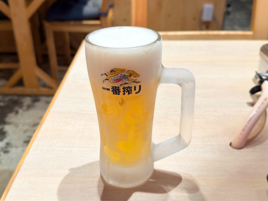 ジョッキがキンキンに冷えた生ビール