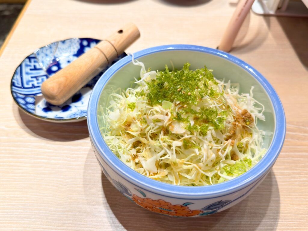 セットの千切りキャベツサラダ