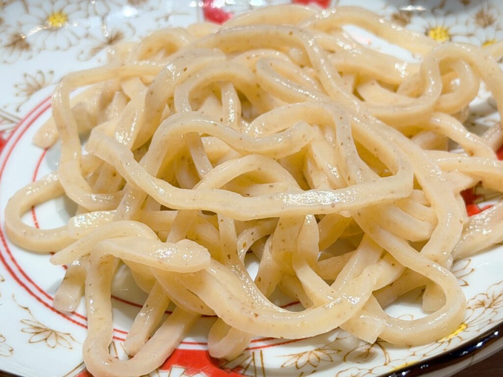 全粒粉の太麺(少なめ)