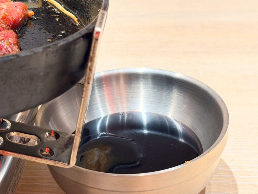 したたる脂を入れるタレ皿